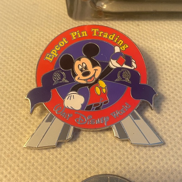 Disney Epcot Pin Trading pin - Picture 3 of 6